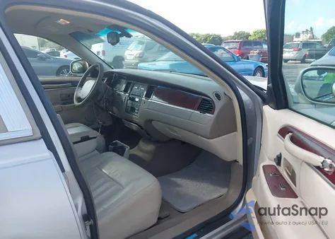 2005 Lincoln Town Car Signature z USA, uszkodzony, nr VIN 1LNHM81W75Y637691